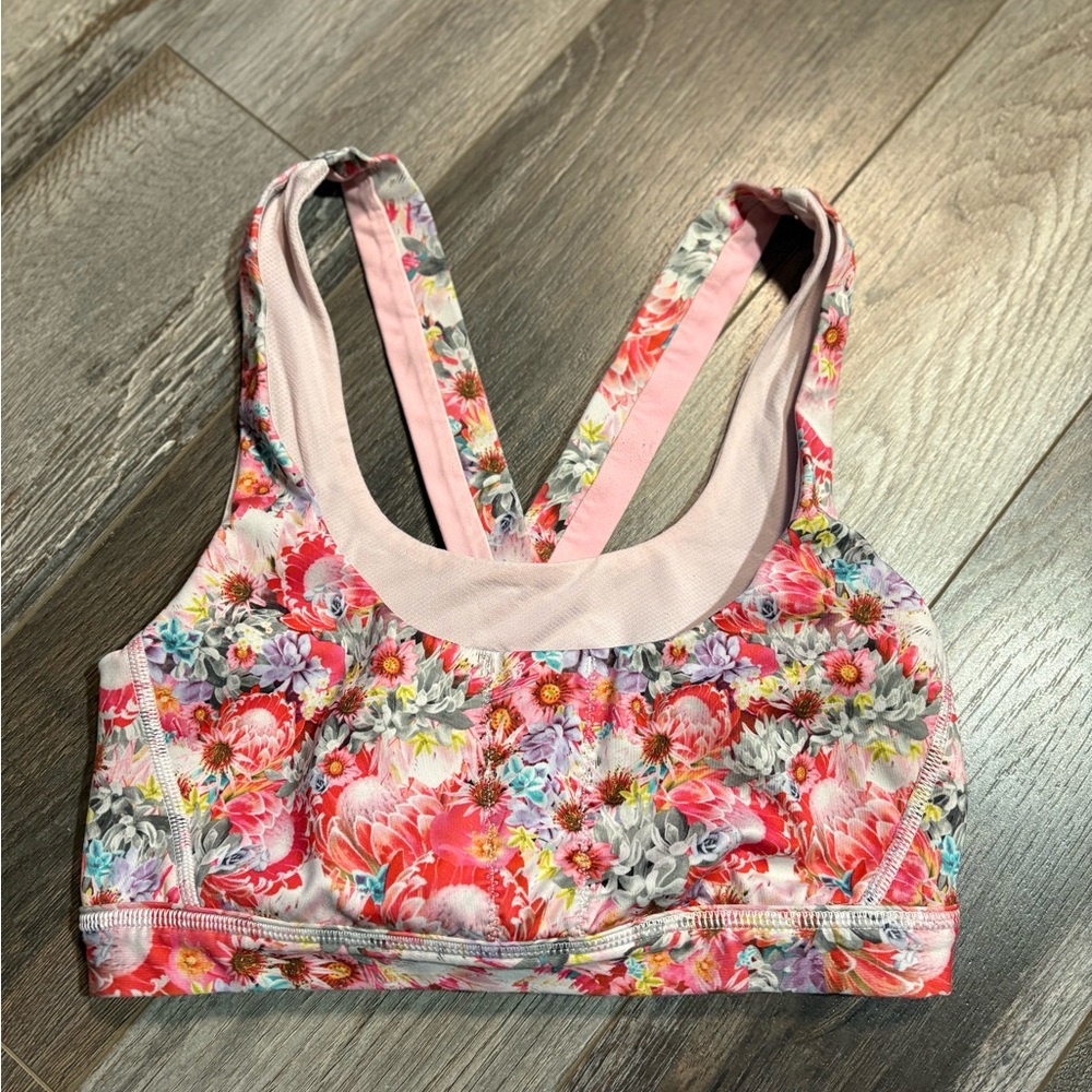 Lululemon Run: Stuff Your Bra II Size 6